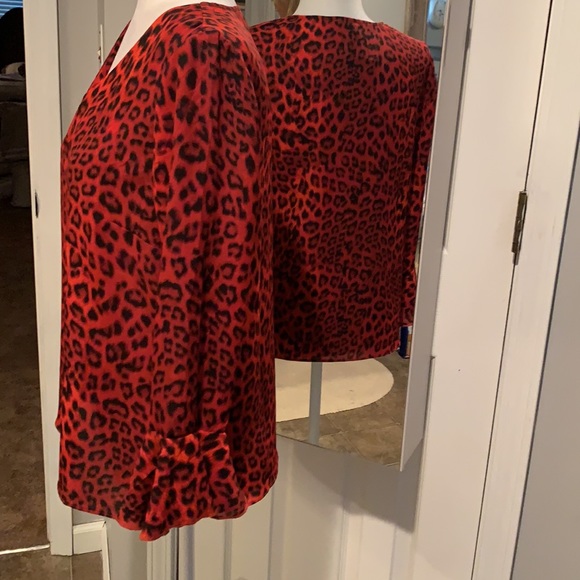 Zoey & Leelo Blouse - Picture 2 of 5